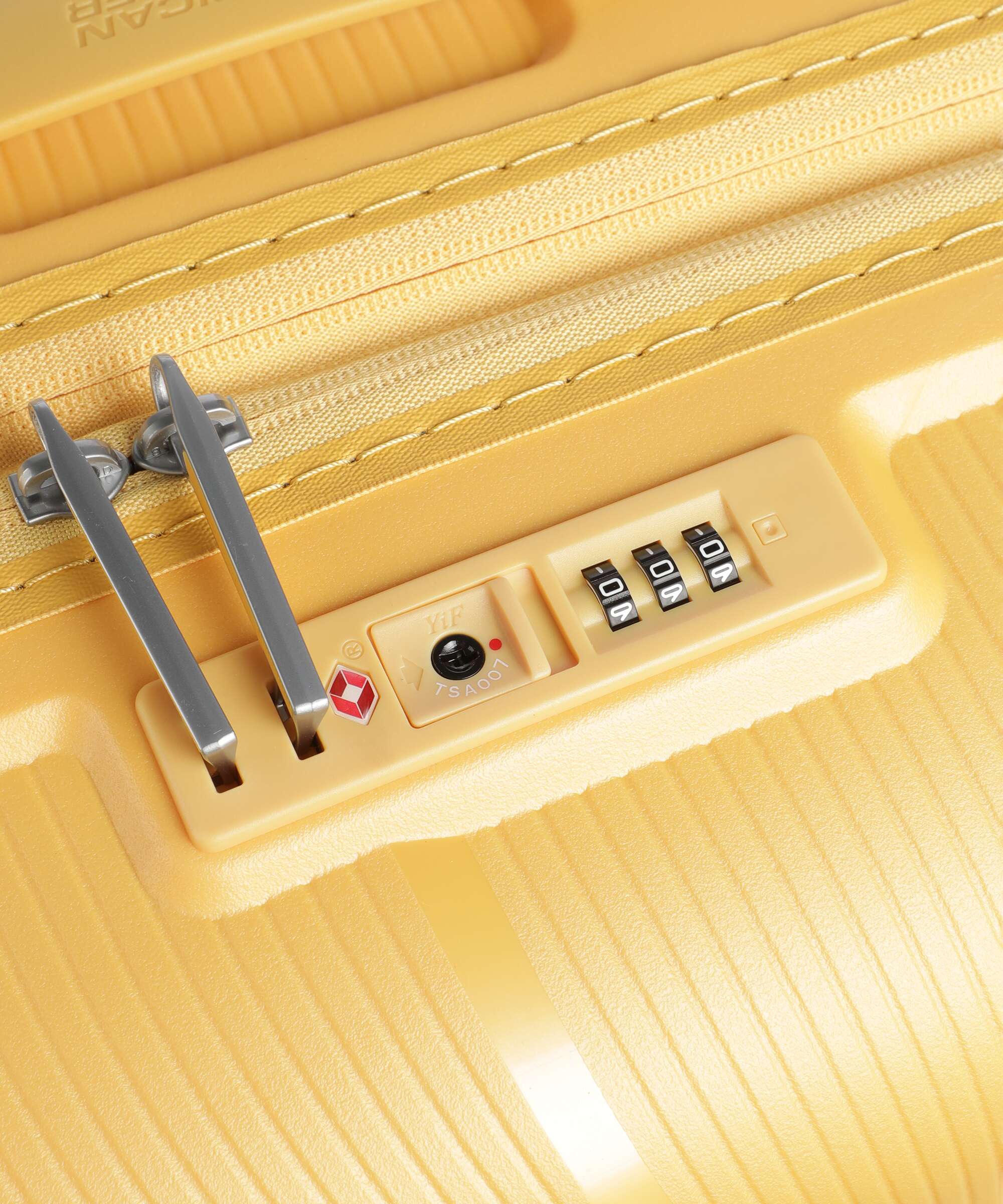 American Tourister Starvibe Spinner (4 wheels) metallic banana - Image 3