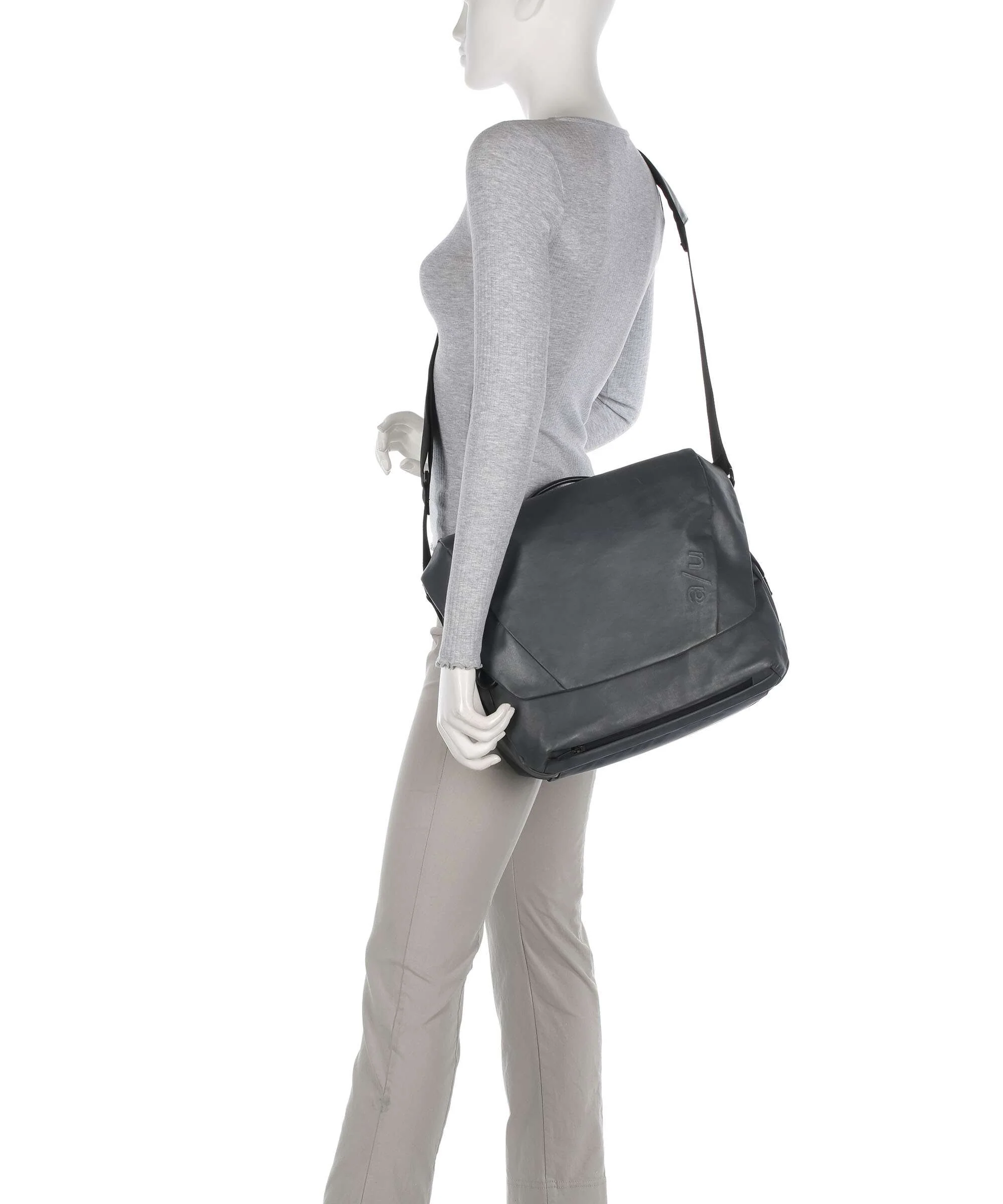 Aunts & Uncles Japan Yamakuni Messenger bag volcanic ash - Image 3