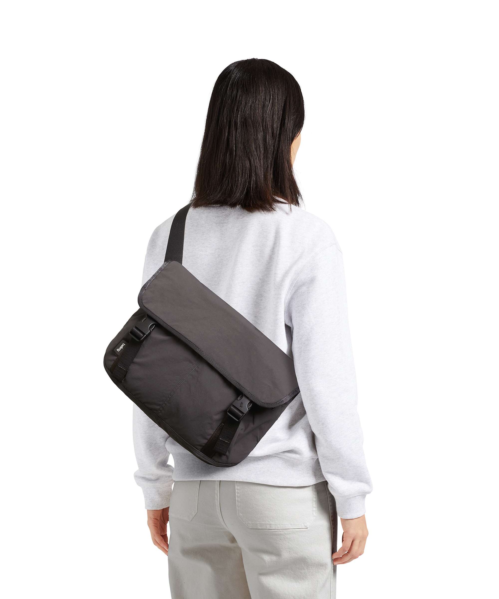Bellroy Cinch 12 Messenger bag burgundy - Image 3