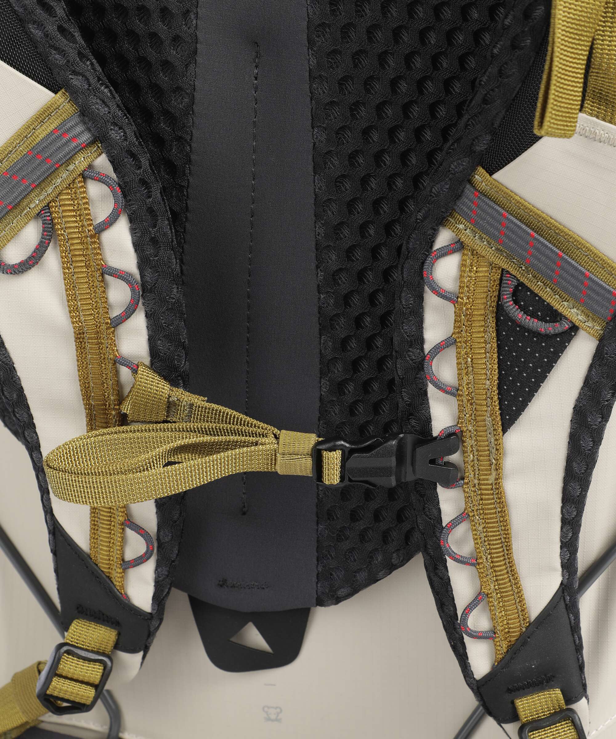 Klättermusen Vide 30 Hiking backpack silver creme - Image 3