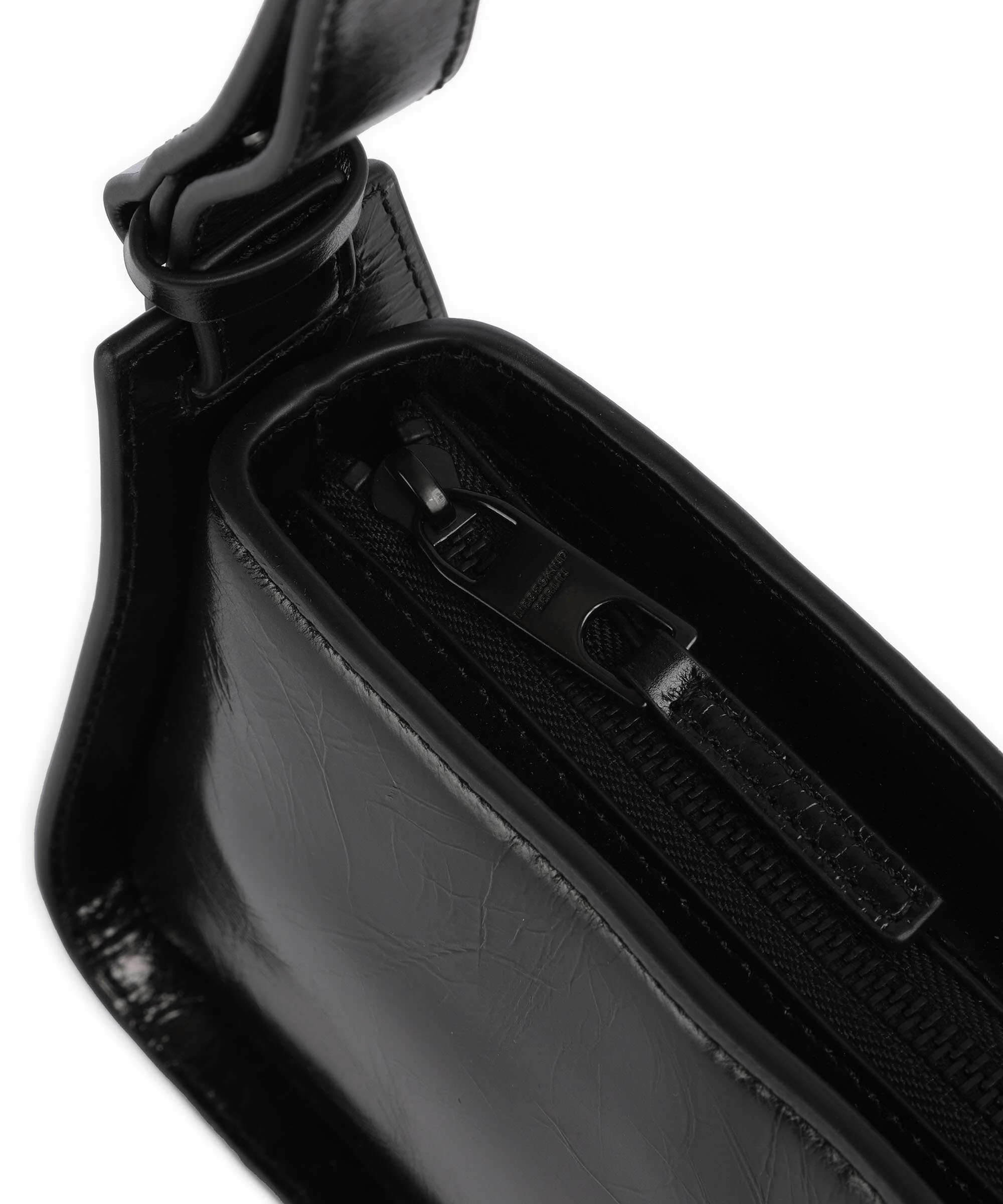 Liebeskind Franzis Lack Distressed S Shoulder bag black - Image 4