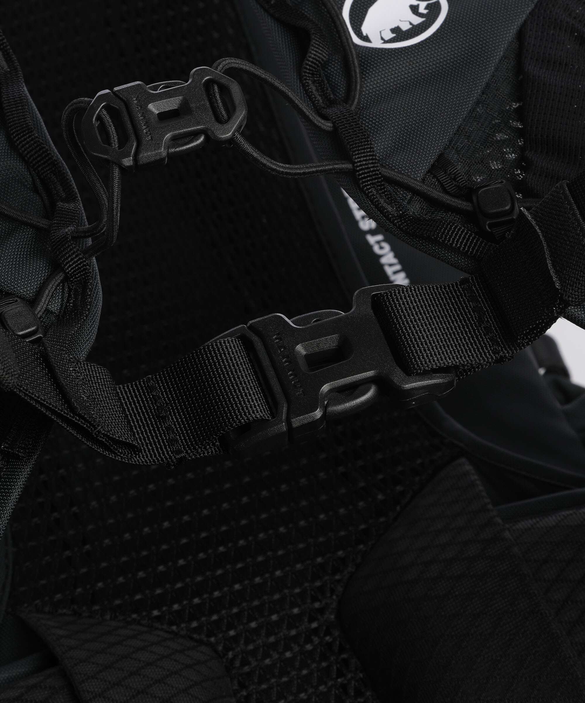 Mammut Ducan 22 Hiking backpack black - Image 3