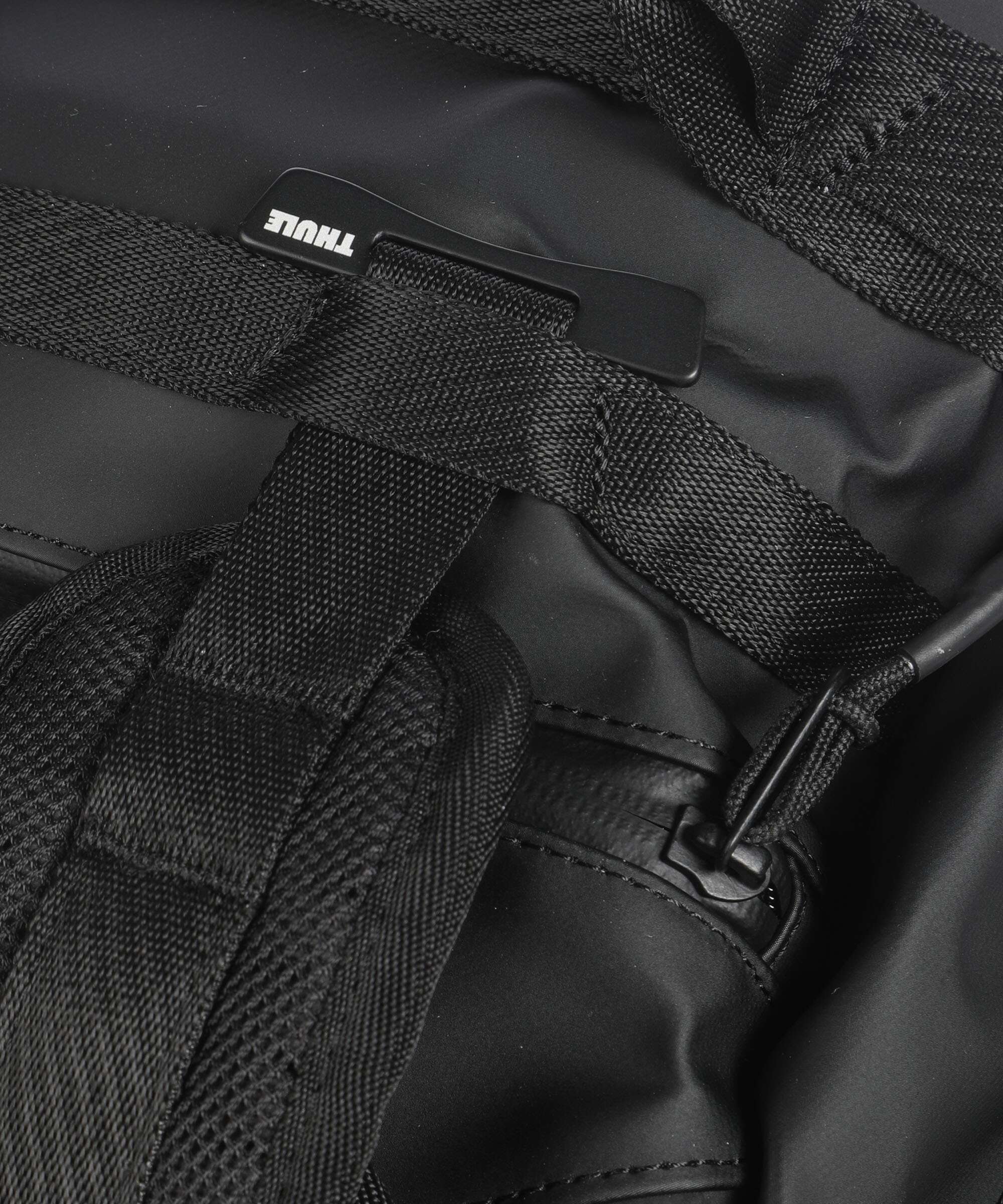 Thule Chasm 30 Weekend bag black - Image 4