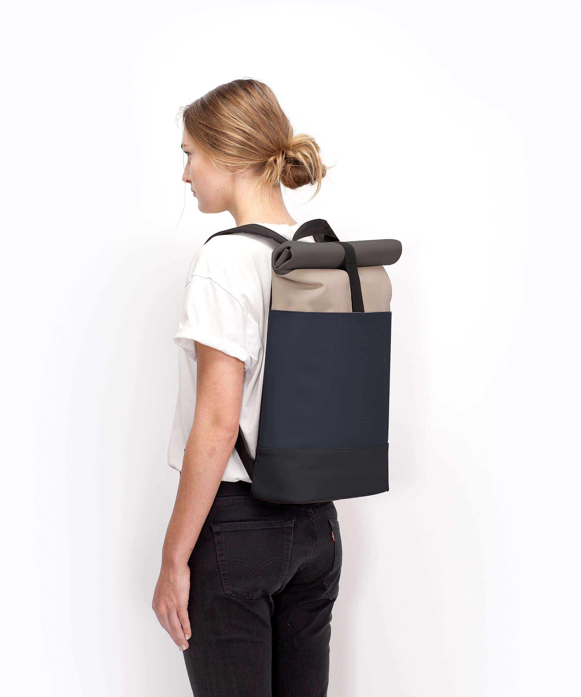 Ucon Acrobatics Lotus Hajo Medium Rolltop backpack nude/dark navy - Image 3